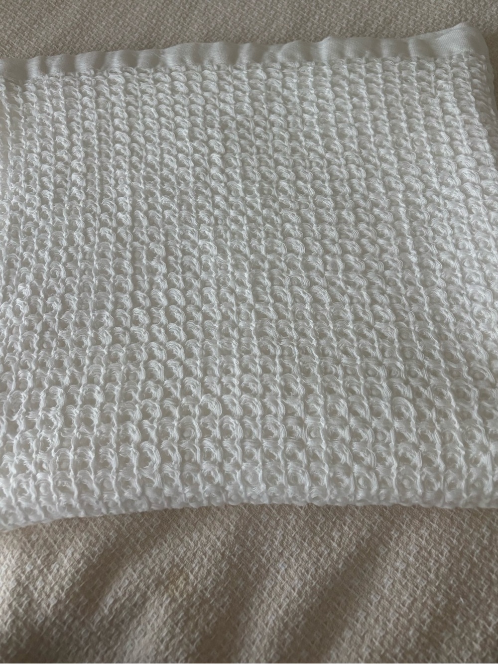Classic White Waffle-Textured  Onsen white small throw nwot